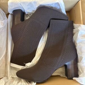 New In Box Born BORN F54322 Meggs Knit Fabric Bootie Chocolate Brown , US 8